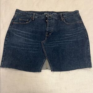 Old Navy Women’s Dark Blue Denim Mini Skirt with Front Slit. Sz 14 NWOT